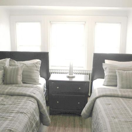 Steps Away From Hospital - 2 Queen Bed - City View Pittsburgh Luaran gambar